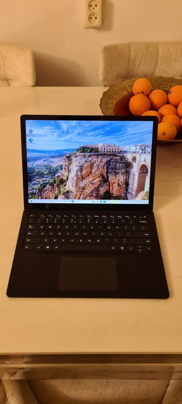 Microsoft Surface laptop 3/ i5 10th gen/ 8gb/ 256gb/ Touch Screen