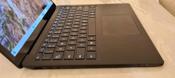Microsoft Surface laptop 3/ i5 10th gen/ 8gb/ 256gb/ Touch Screen