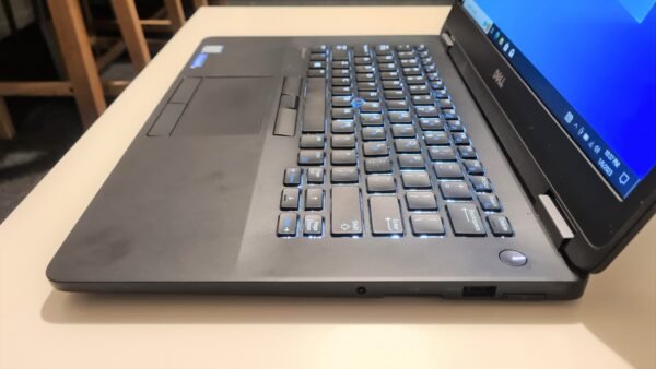 Dell latitude 7470 laptop i5 6th gen, 8gb ram, 256gb SSD