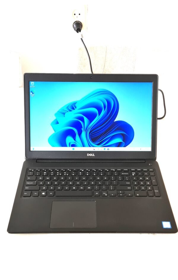 Dell latitude 3500 laptop i5 8th / 8gb RAM / 256gb SSD