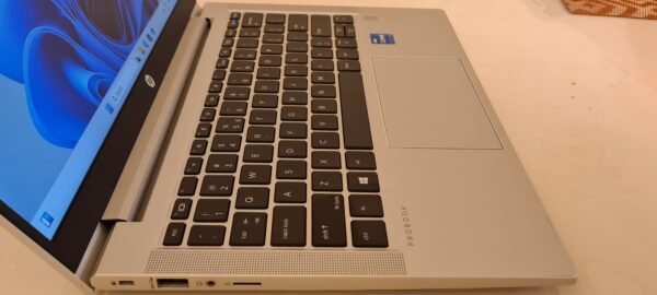 HP ProBook 430 G8 / i7 11th gen / 8gb RAM / 256gb SSD