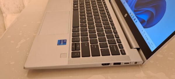 HP ProBook 430 G8 / i7 11th gen / 8gb RAM / 256gb SSD