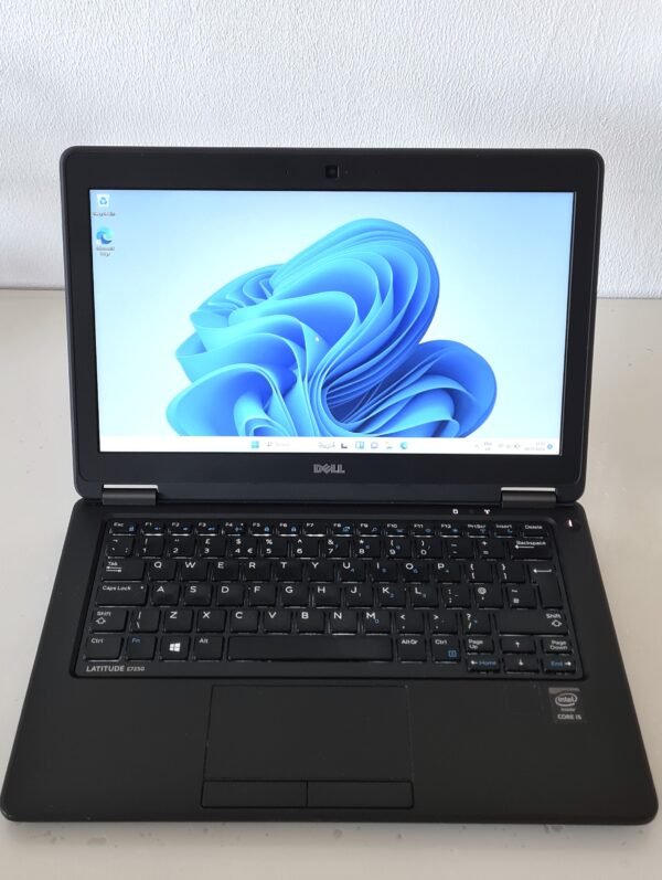 Dell latitude 7250 laptop i5 5th gen, 8gb ram, 128 GB SSD