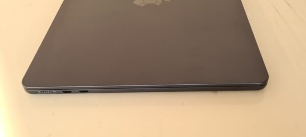 MacBook Air 13 2022 M2 /8 Ram /256 SSD/ 100% battery / 3 cycles