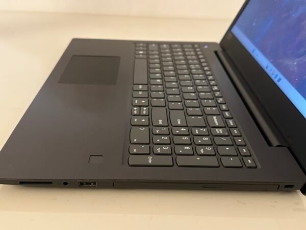 Lenovo V330 / i5 8th gen / 8gb Ram / 256SSD