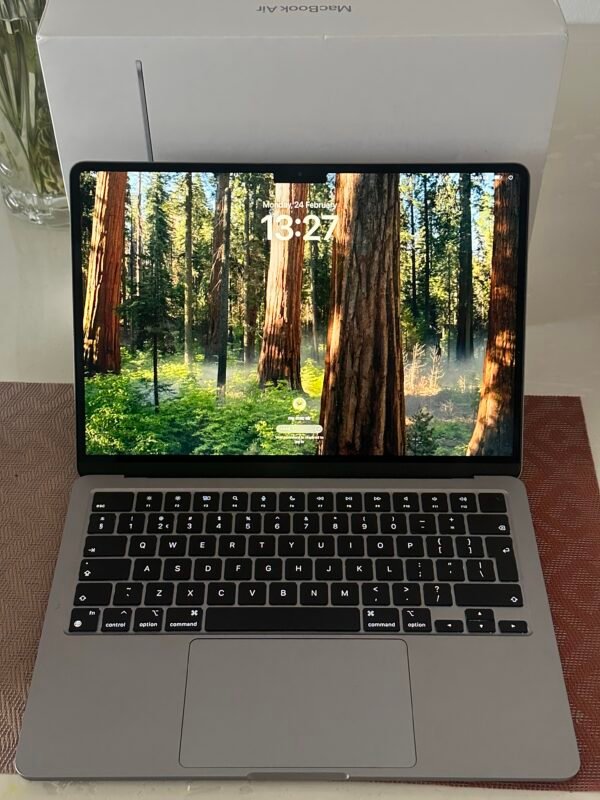 MacBook Air 13 2024 M3 /8 Ram /256 SSD/ 100% batterij/ 5 cycli