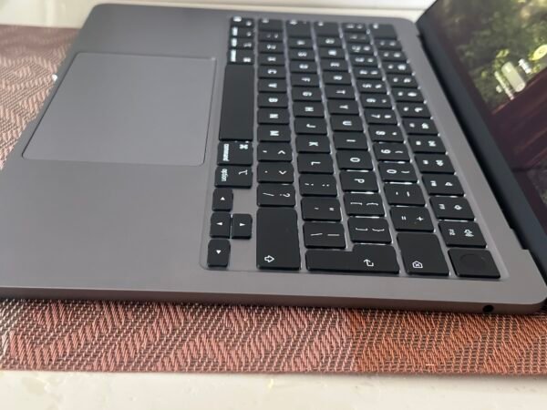 MacBook Air 13 2024 M3 /8 Ram /256 SSD/ 100% batterij/ 5 cycli